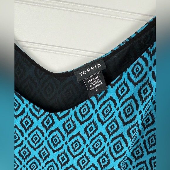 Torrid women’s turquoise & black strappy, flowy geometric pattern tank. Size 3X - Picture 5 of 8